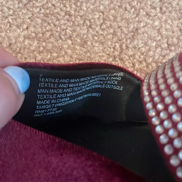 Maroon velvet shoes - Picture 4 of 4